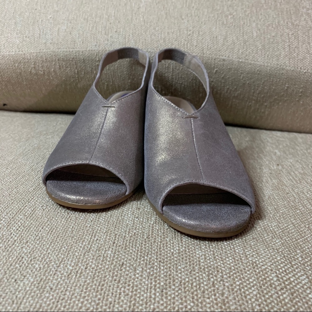 Eileen Fisher Gold Shiny Slingback Heels NWOT
